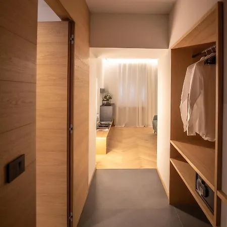 S1 Luxury And ترييستي