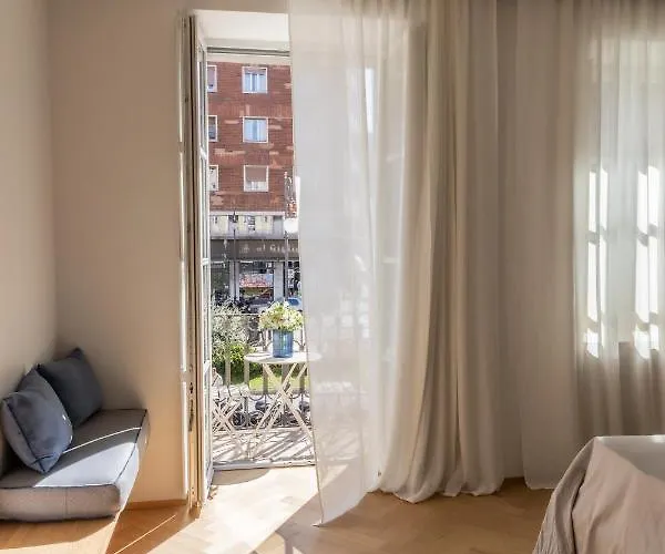 S1 Luxury And * Triëst