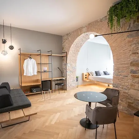 S1 Luxury And * Triest