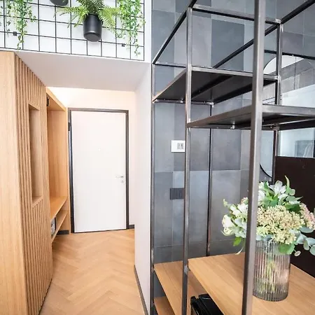 S1 Luxury And * Triëst