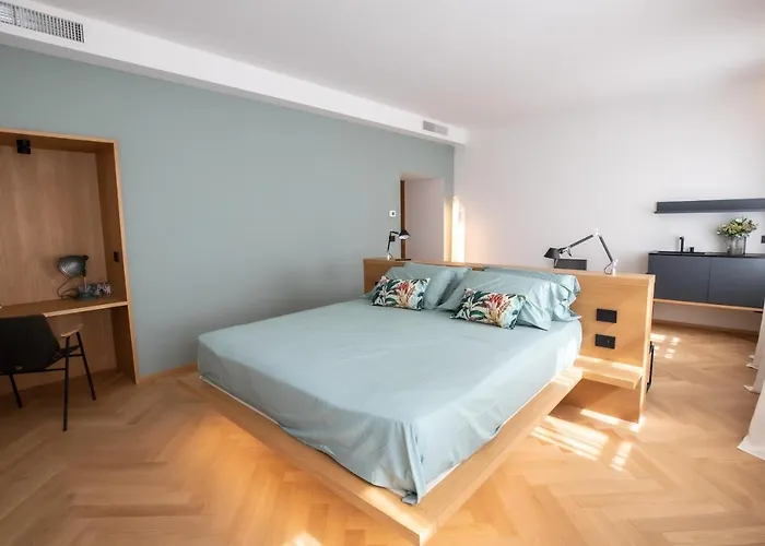 S1 Luxury And Trieste